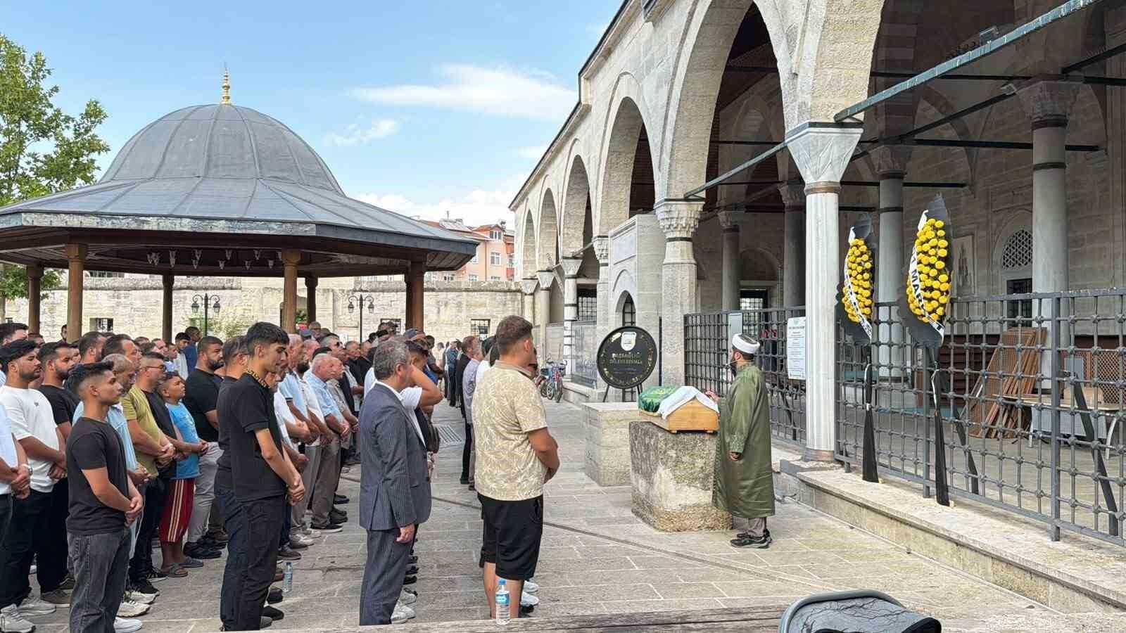 Babaeski'de derede boğulan çocuk gözyaşlarıyla son yolculuğuna uğurlandı