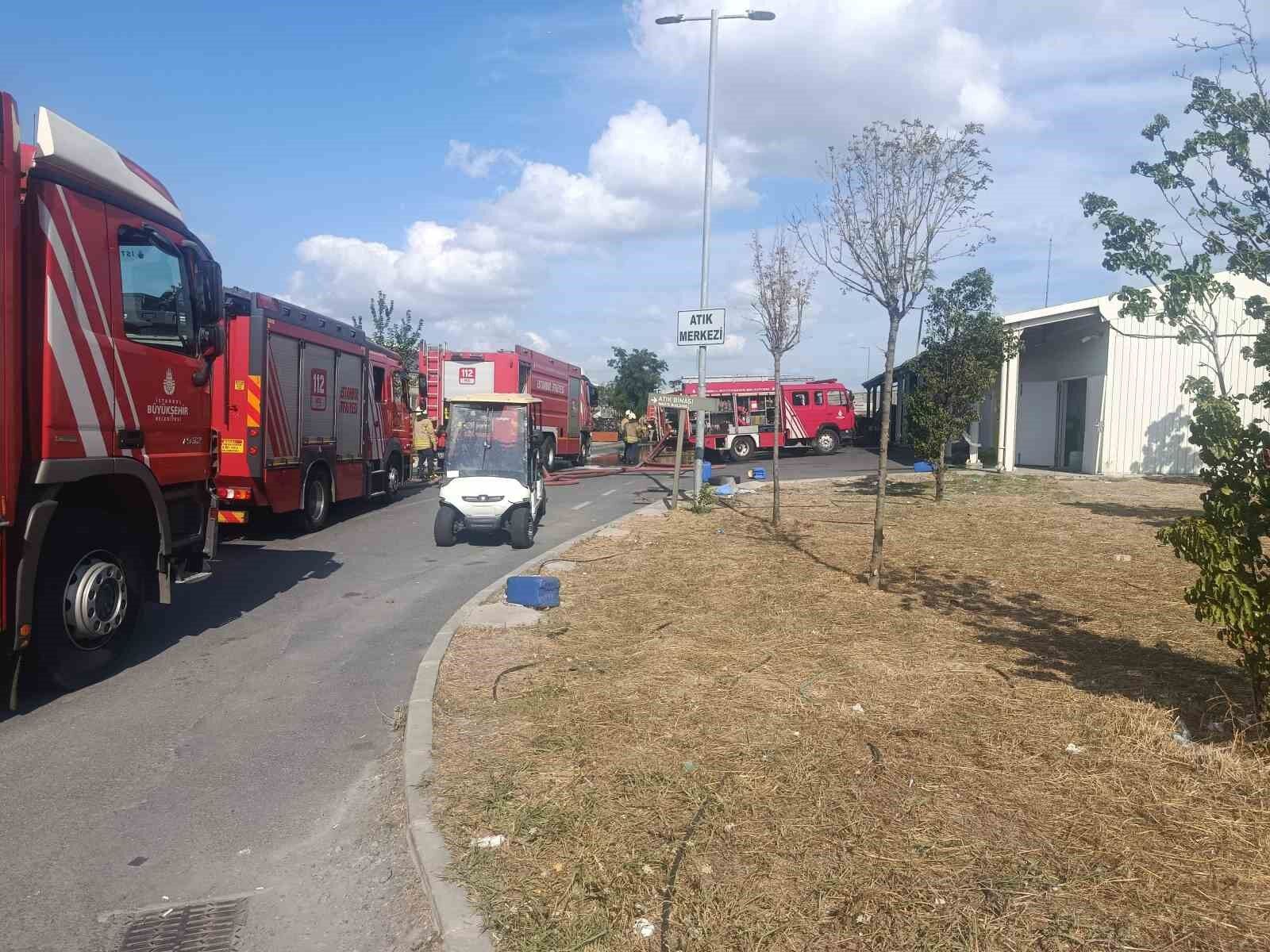 Bakırköy'de hastane bahçesinde korkutan yangın
