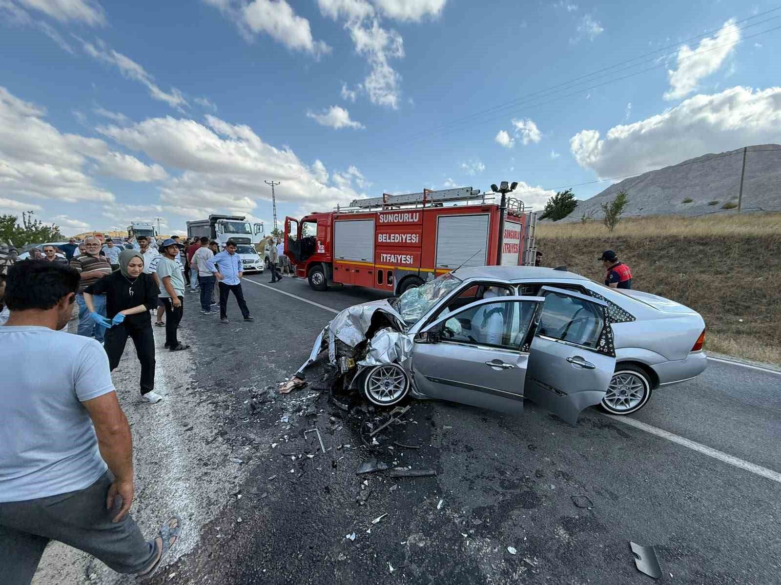 Çorum'da otomobiller çarpıştı: 7 yaralı