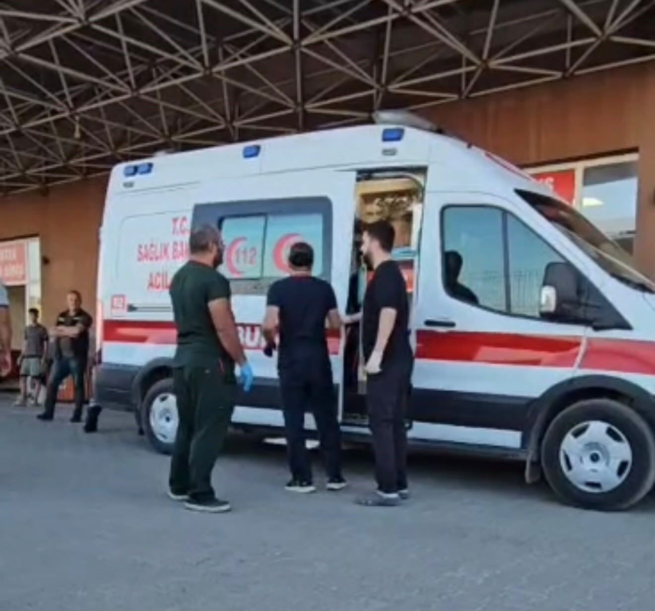 Diyarbakır'da kamyonet ile motosiklet çarpıştı: 1 ölü, 1 yaralı