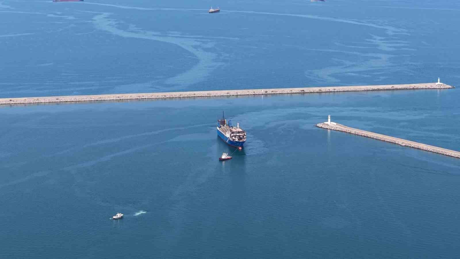 Dron saldırısında Türk mürettebatın yaralandığı gemi Samsun'a getirildi