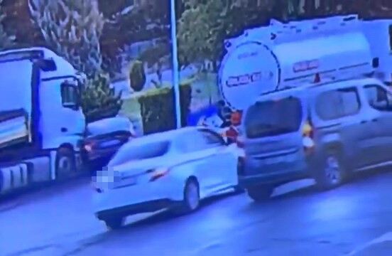 Elazığ'da tırın çarptığı otomobil sürüklendi: O anlar kameraya yansıdı