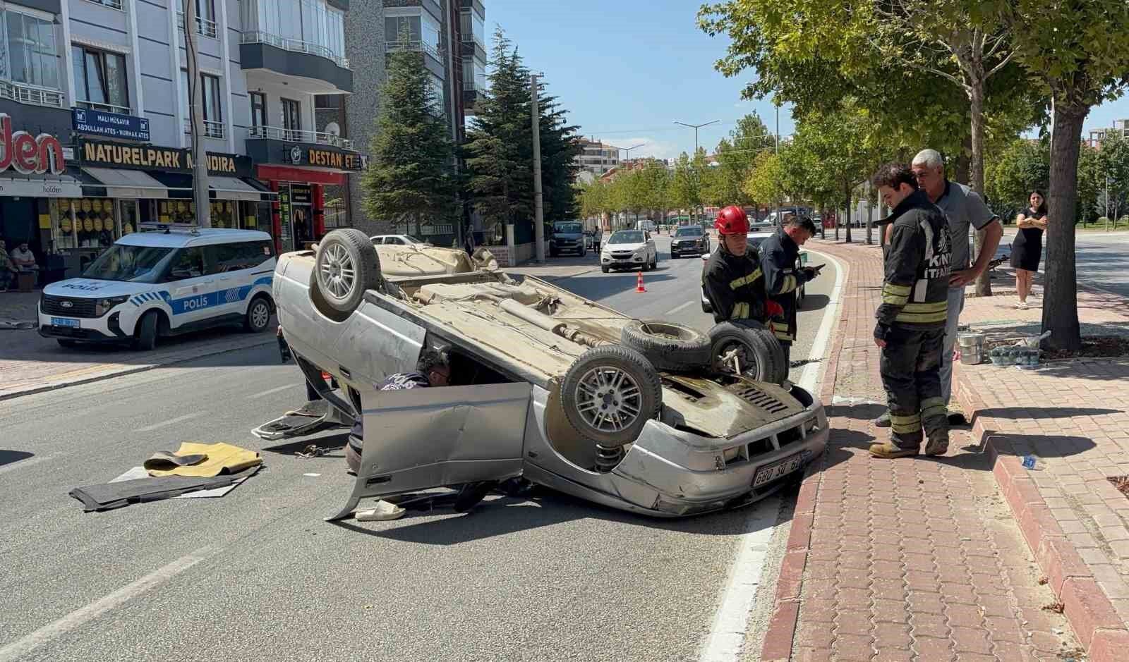 Kontrolden çıkıp takla atan araç sürücüsü yaralandı