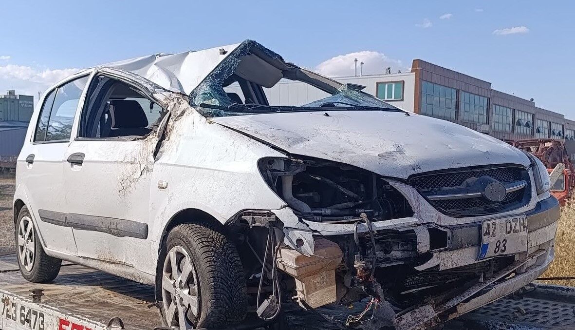 Konya'da devrilen otomobildeki 4 kişi yaralandı