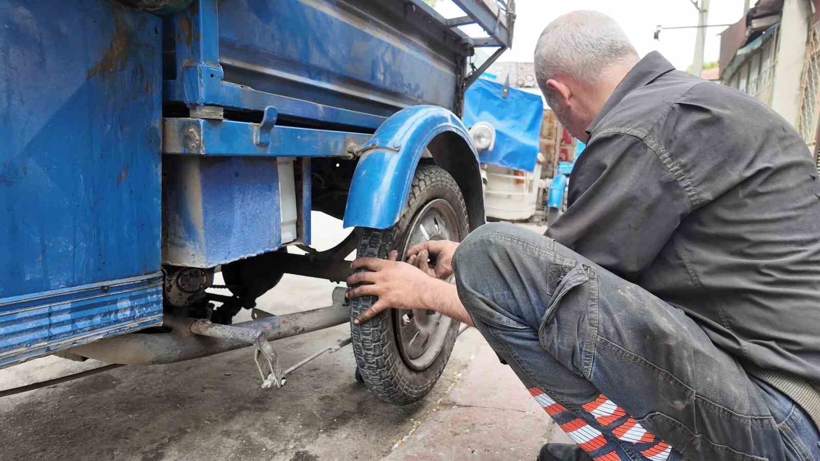 Konya'da üç tekerlekli motosikletler ustaların ellerinde yaşıyor