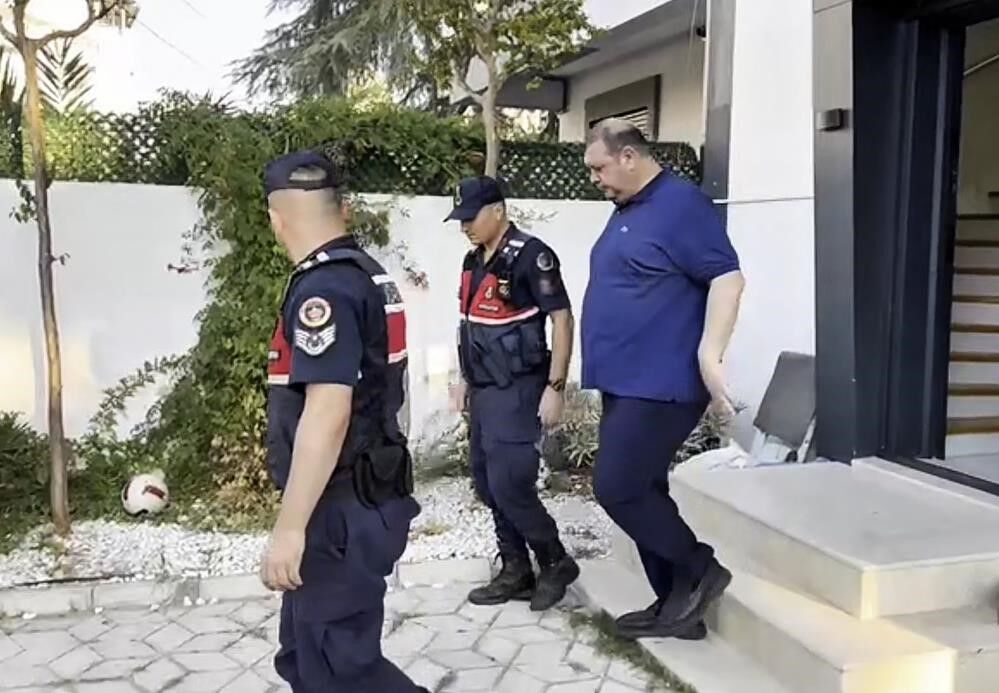 Menderes Belediye Başkanı İlkay Çiçek tutuklandı