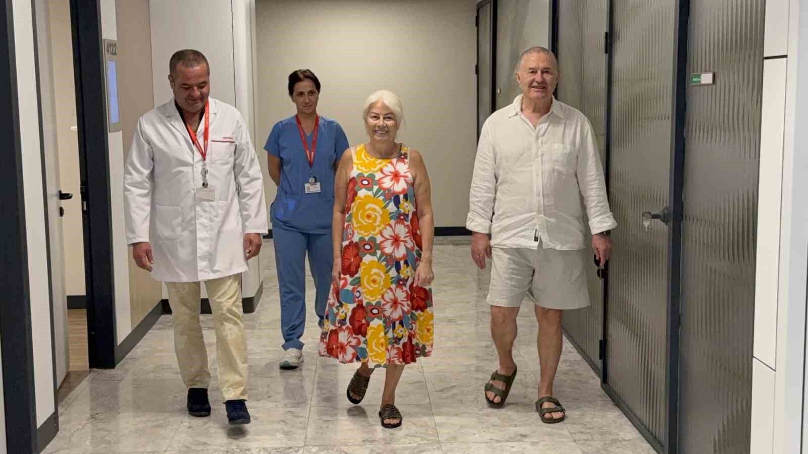 Şiddetli kalça ve bacak ağrısının arkasından iki ayrı omurga hastalığı çıktı