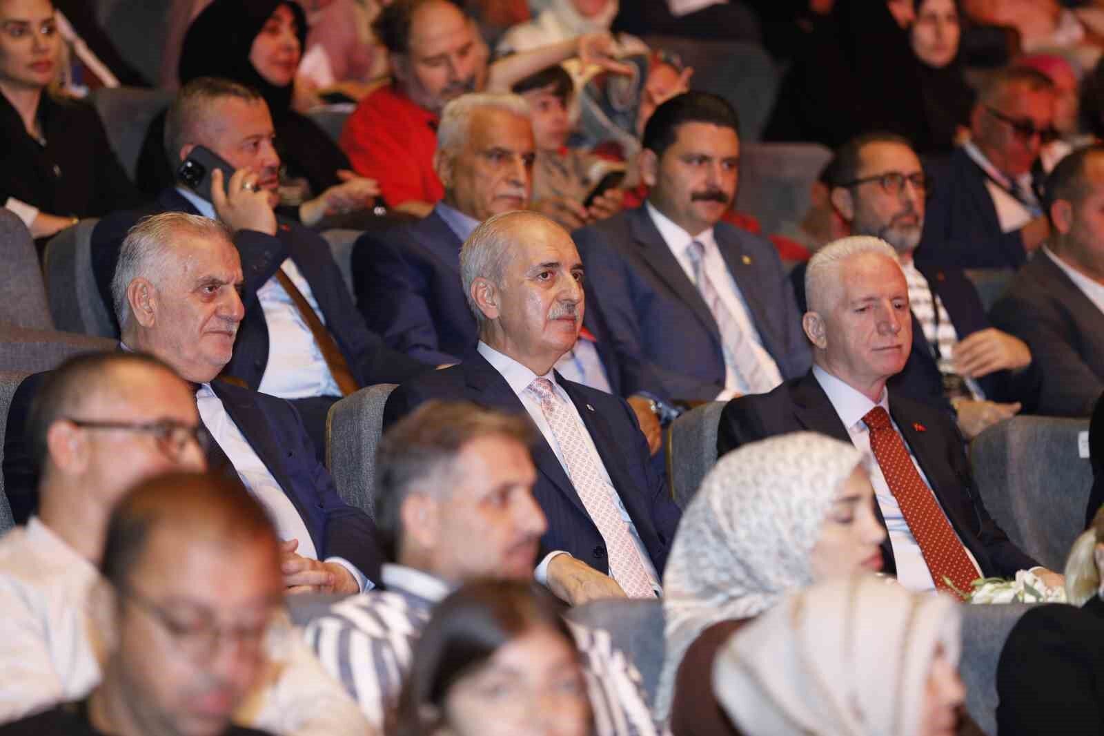 TBMM Başkanı Kurtulmuş: 'Türkiye'de yeni bir dönemin kapılarını sonuna kadar açıyoruz'