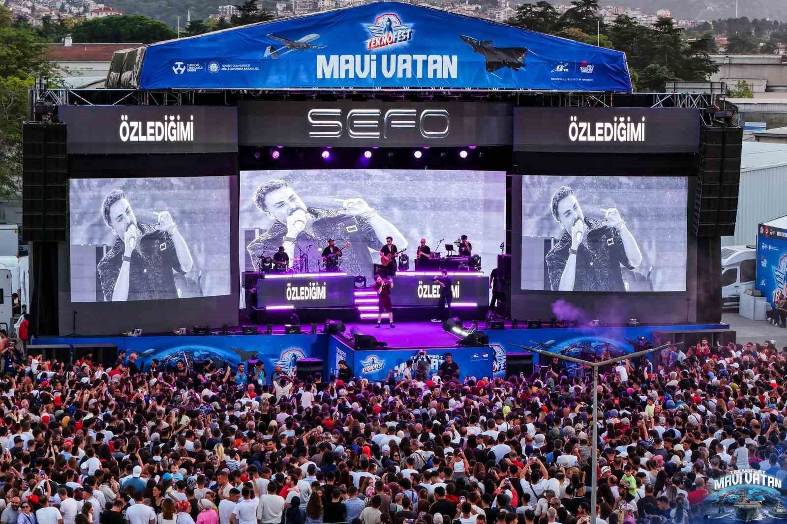 TEKNOFEST Mavi Vatan'da Sefo konseri