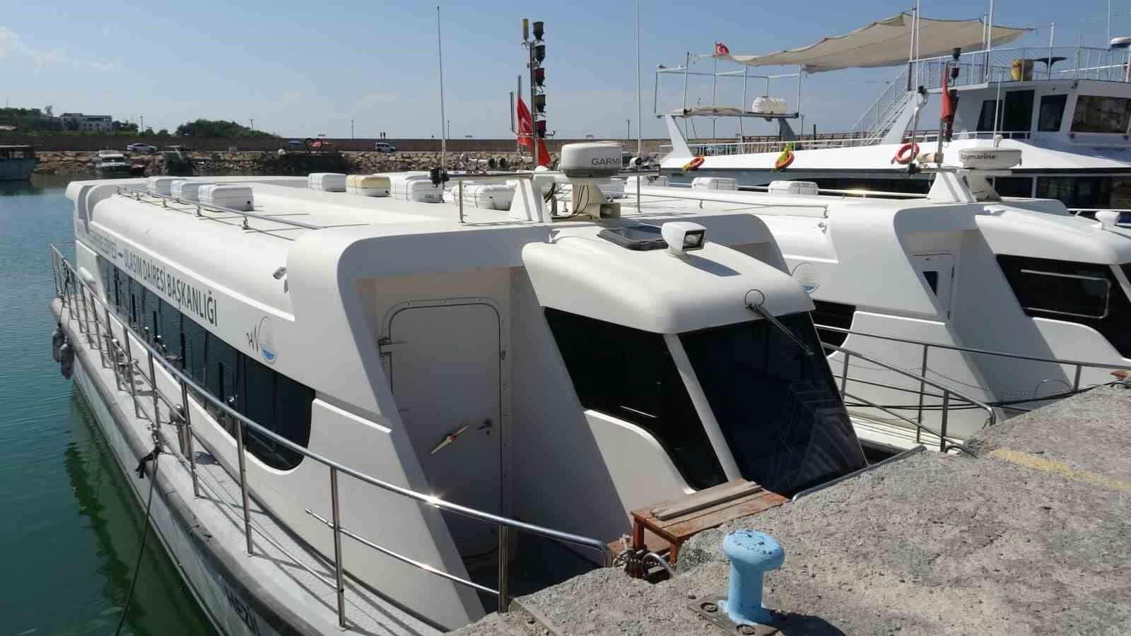 Van Büyükşehir Belediyesi'nin deniz otobüsleri bu yaz da çalışmadı