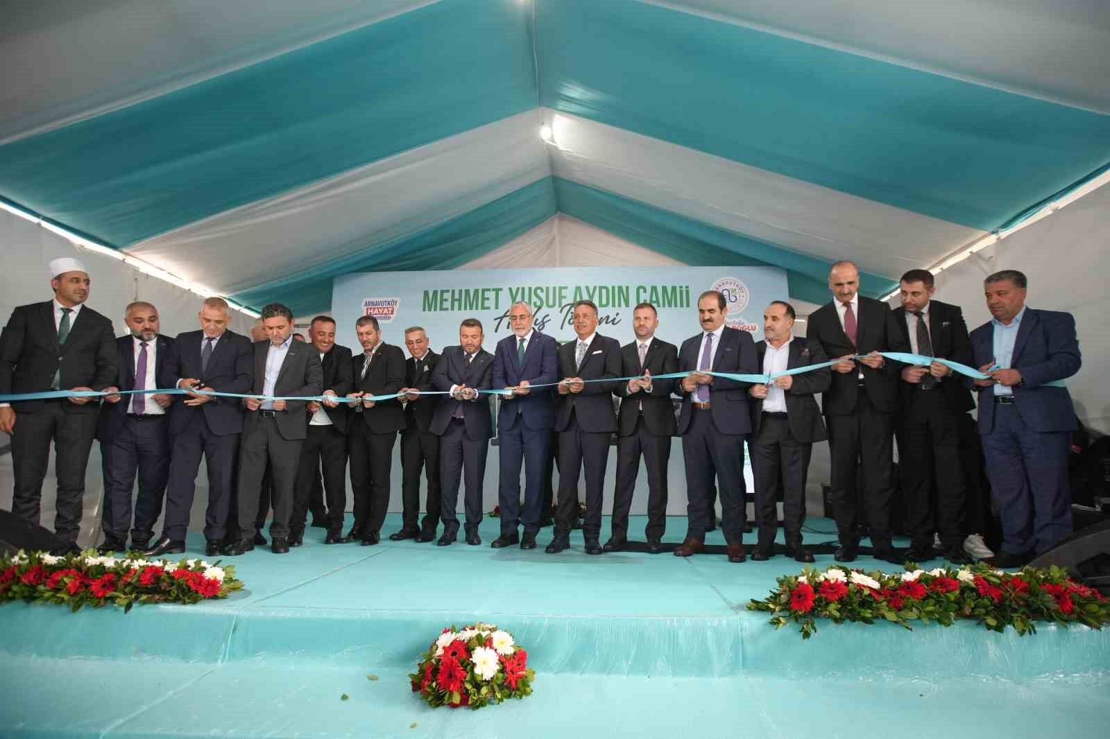 Arnavutköy'de Mehmet Yusuf Aydın Camii, Bakan Işıkhan'ın katılımıyla ibadete açıldı