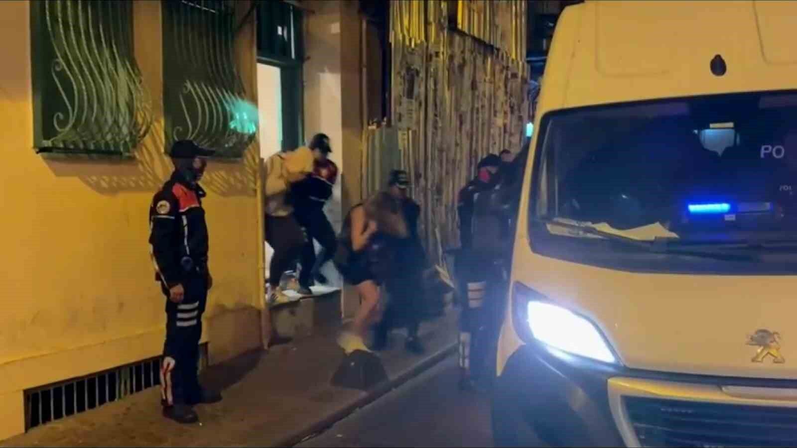 Beyoğlu'nda fuhuş pazarlığı havadan tespit edildi: 27 gözaltı