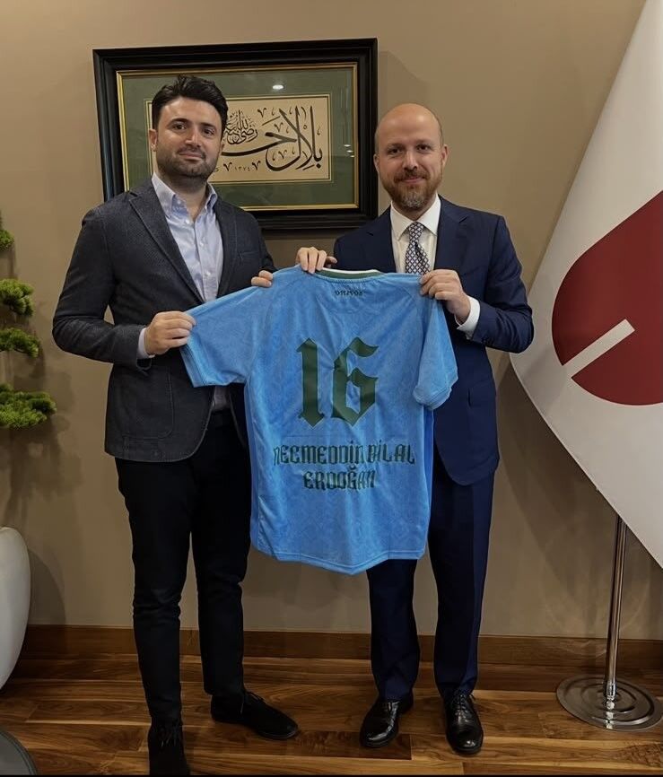 Bursaspor Başkanı Çelik'ten Bilal Erdoğan'a özel forma