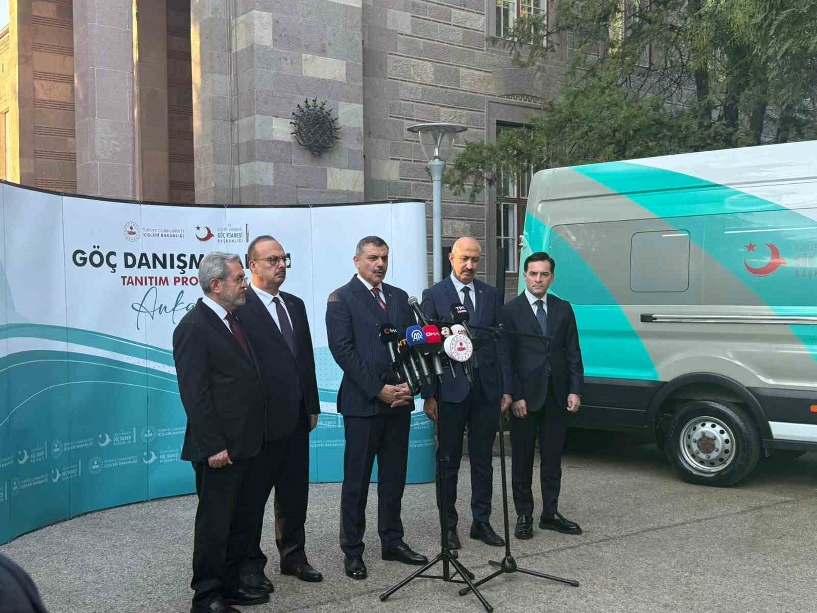 İçişleri Bakanı Çiftçi: 'Okullardaki bahçe görevlilerimiz gerektiğinde arama yapabilsin diye 2 bin 800 tane el dedektörü dağıttık'