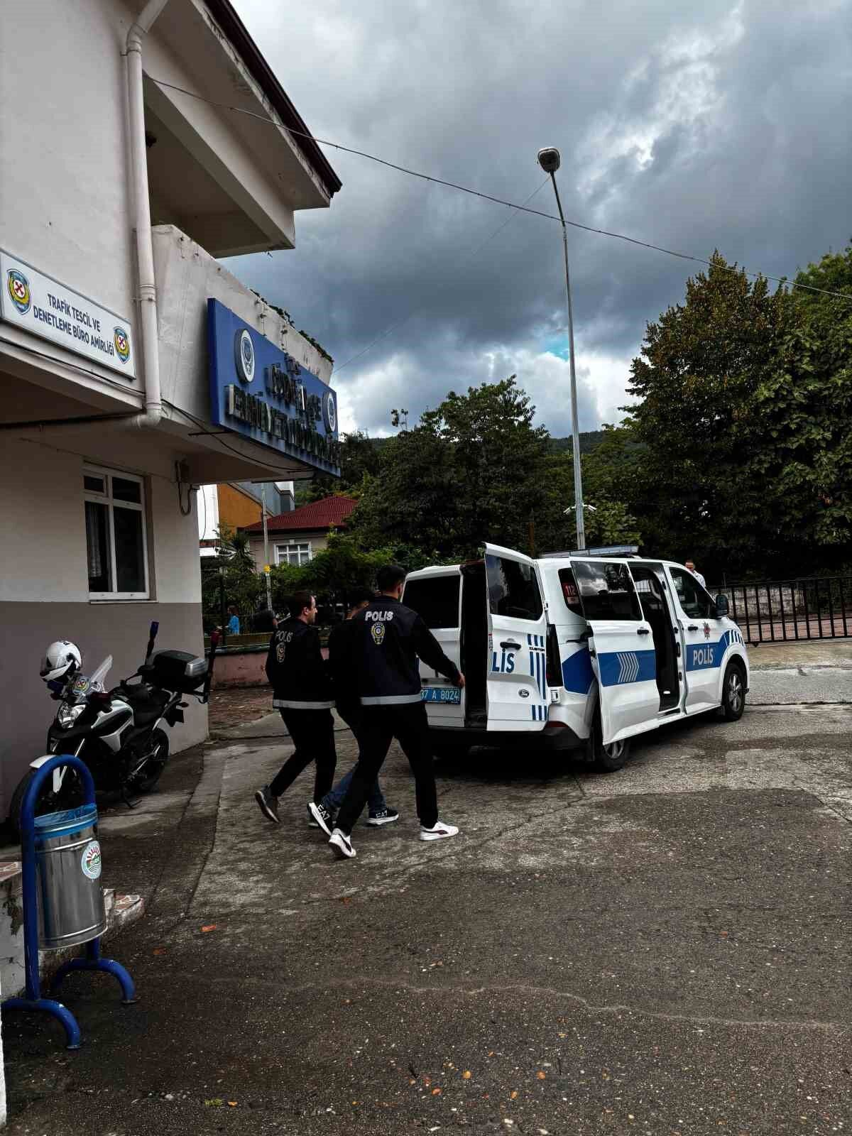 Kastamonu'da tartıştığı kişiyi bıçakla yaralayan şüpheli tutuklandı