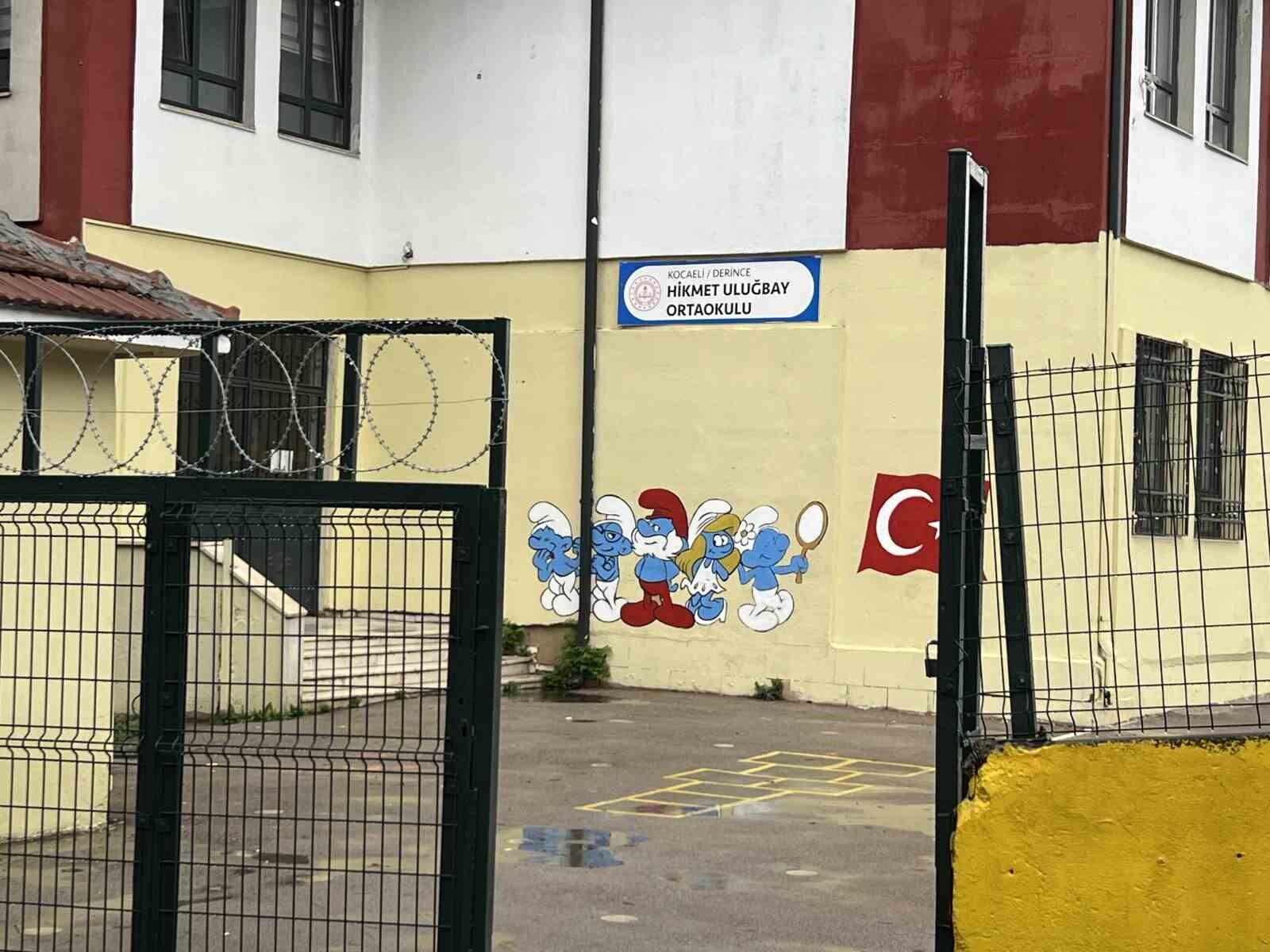 Kocaeli'de ortaokulda sınıfın sıvaları düştü: 3 öğrenci yaralandı