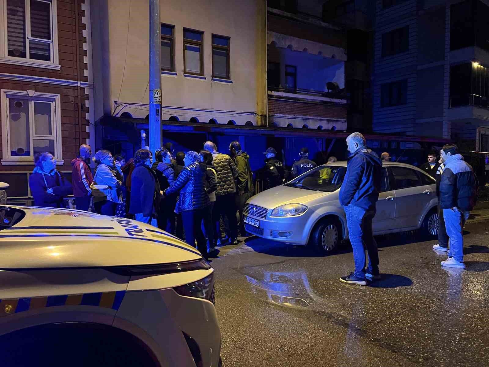 Kocaeli'de temel kazısında toprak kayması: 2 bina tahliye edildi