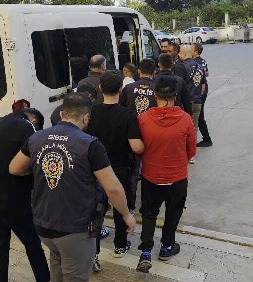 Manisa'da nitelikli dolandırıcılık soruşturmasında 14 şüpheli tutuklandı