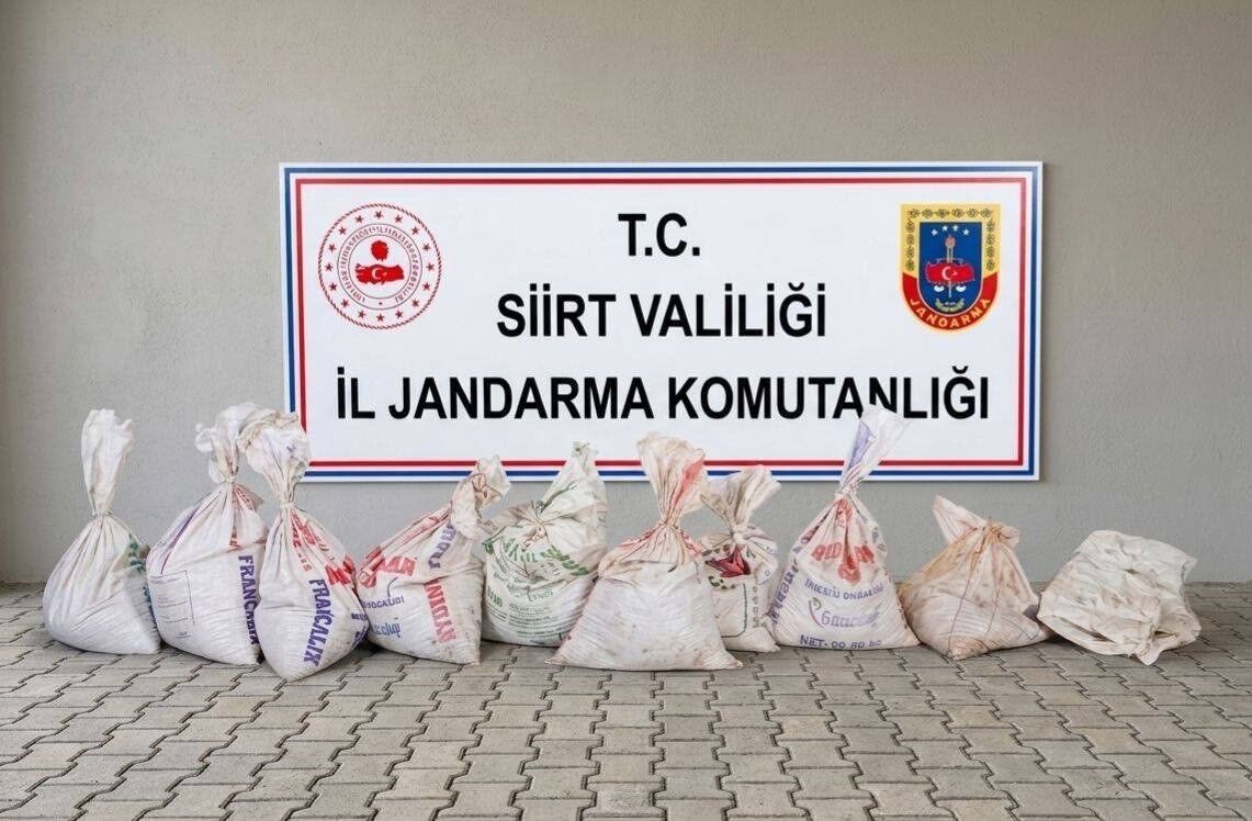 Siirt'te 300 kilo fıstık çalan hırsızlar fabrikada suçüstü yakalandı