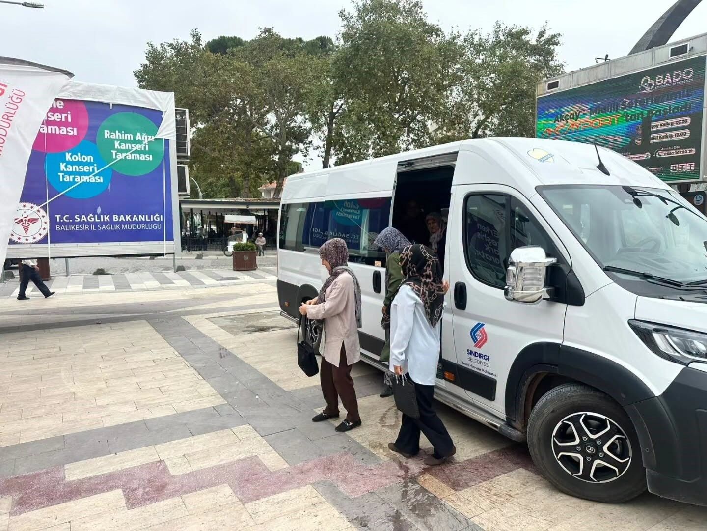 Sındırgı'da kadınlara kanser taraması için ulaşım desteği
