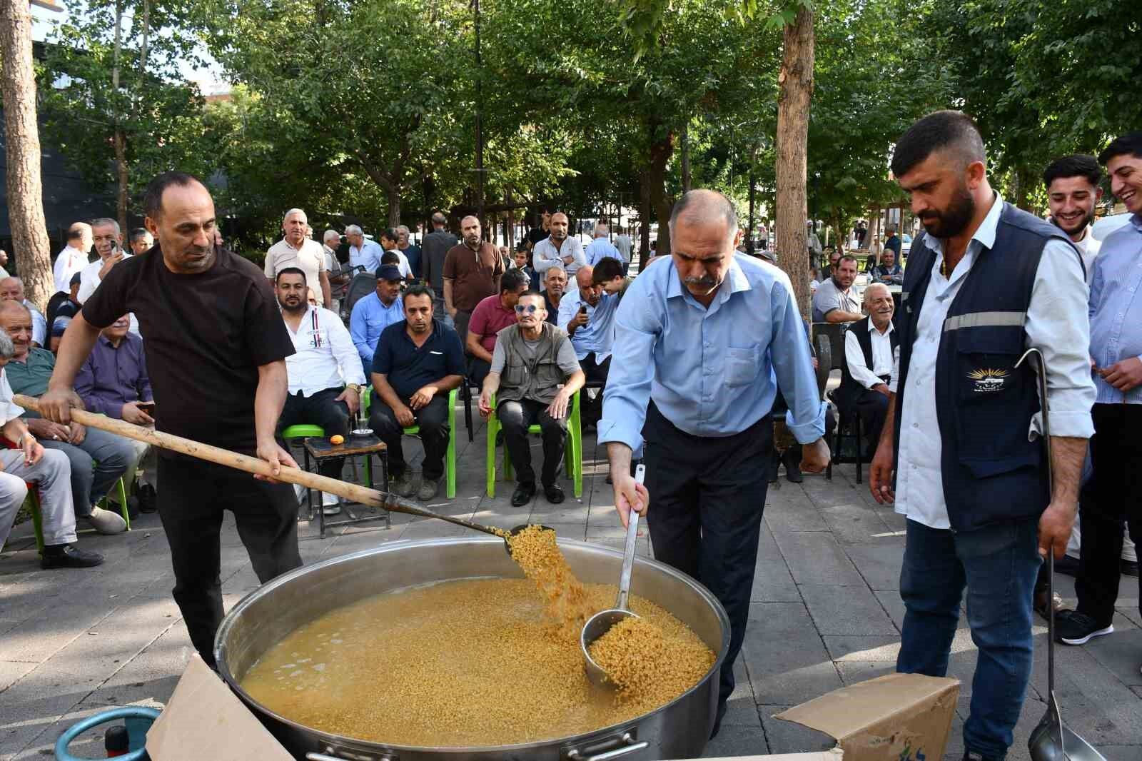 Siverek'te unutulmaya yüz tutmuş bulgur kaynatma geleneği yaşatıldı
