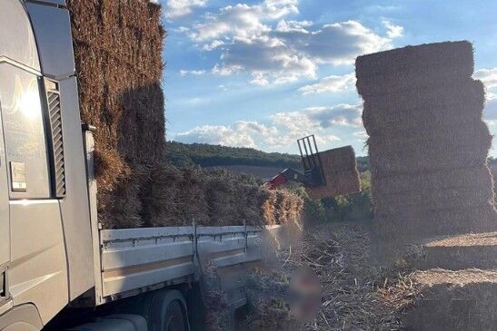 Tekirdağ'da Saman balyaları devrildi, 57 yaşındaki adam hayatını kaybetti