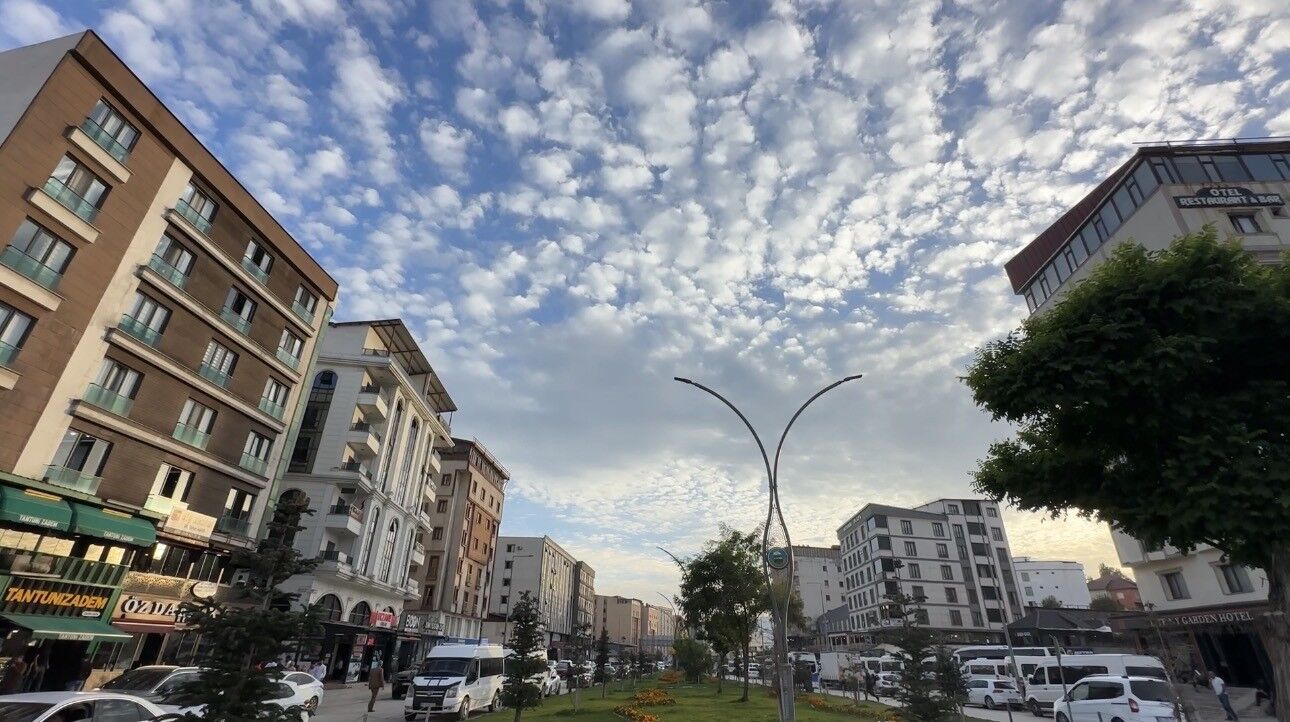 Yüksekova'da 'Sirrokümülüs bulutları' görsel şölen sundu