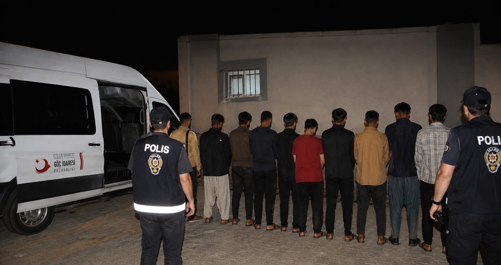 Mardin’de düzensiz göçmen operasyonu: 11 kişi yakalandı, 3 şüpheli gözaltında