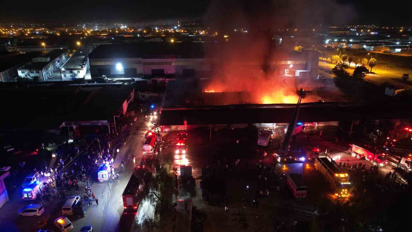 Adana'da halde çıkan yangında 22 iş yeri kullanılamaz hale geldi