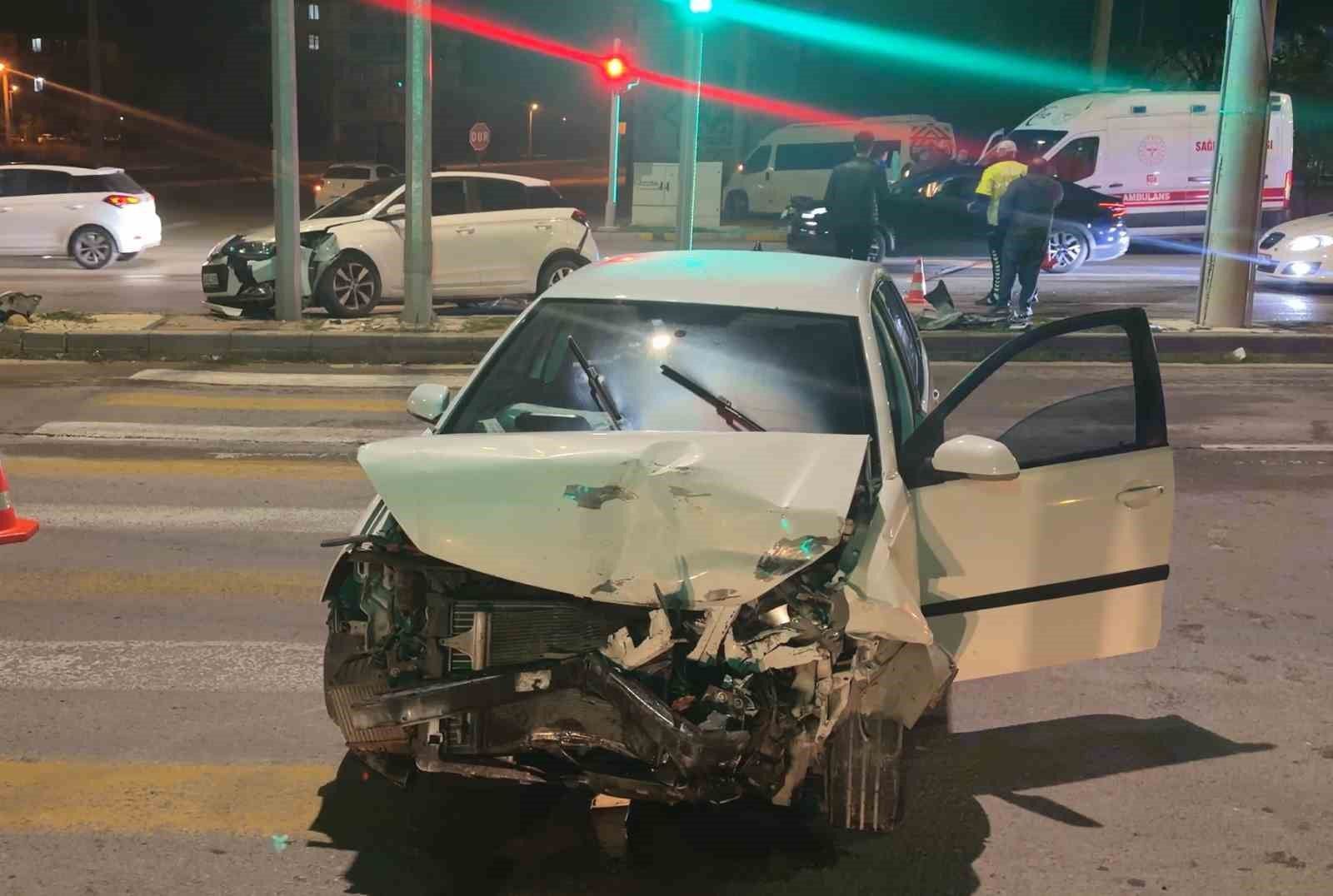 Aksaray'da 4 araçlı zincirleme kaza: 3 yaralı
