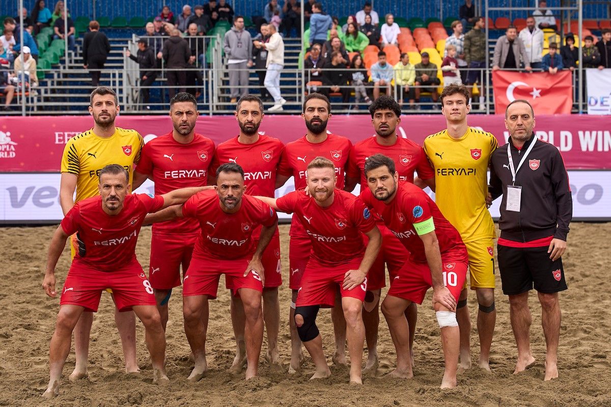 Alanya'nın plaj futbolu devleri son 16'da
