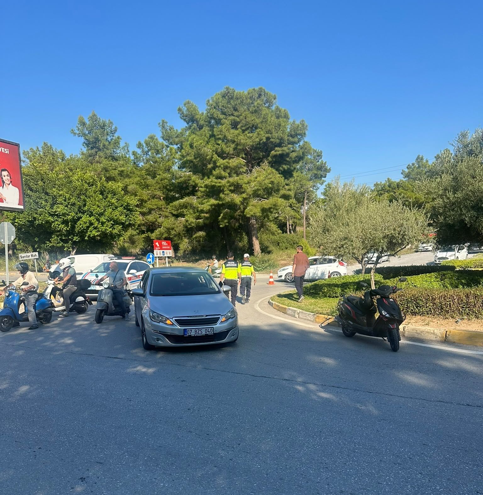 Antalya'da motosiklet ile otomobil çarpıştı: 1 yaralı