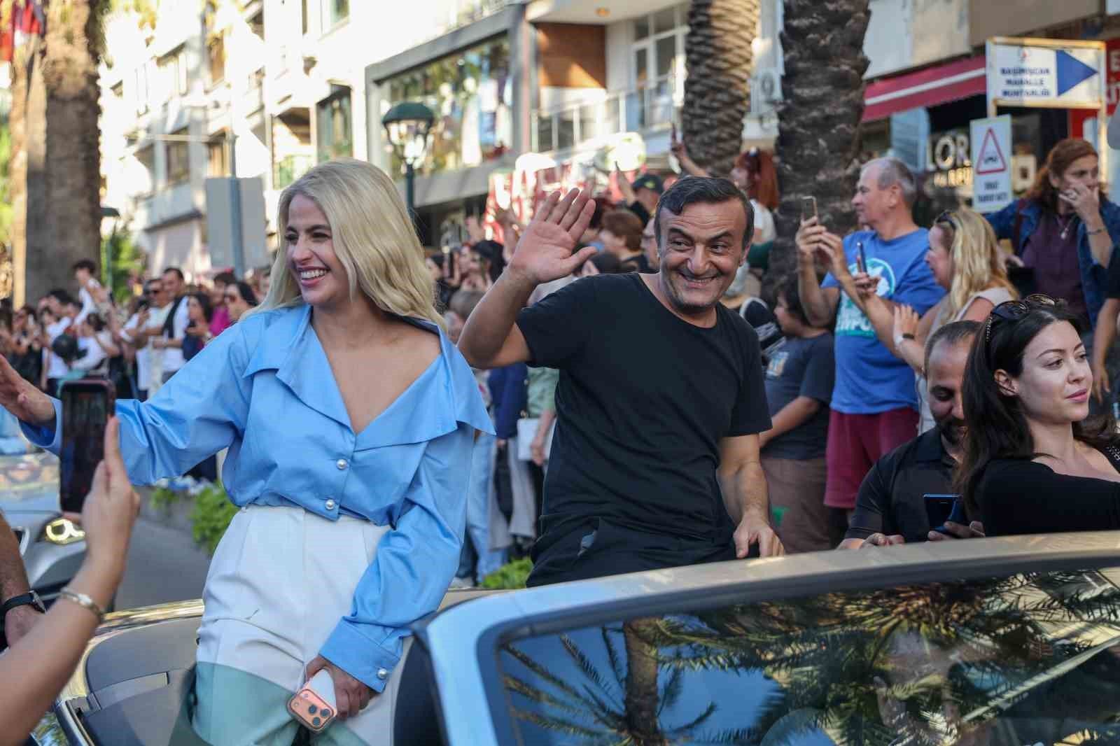 Antalya'da ünlü sanatçılara sevgi seli