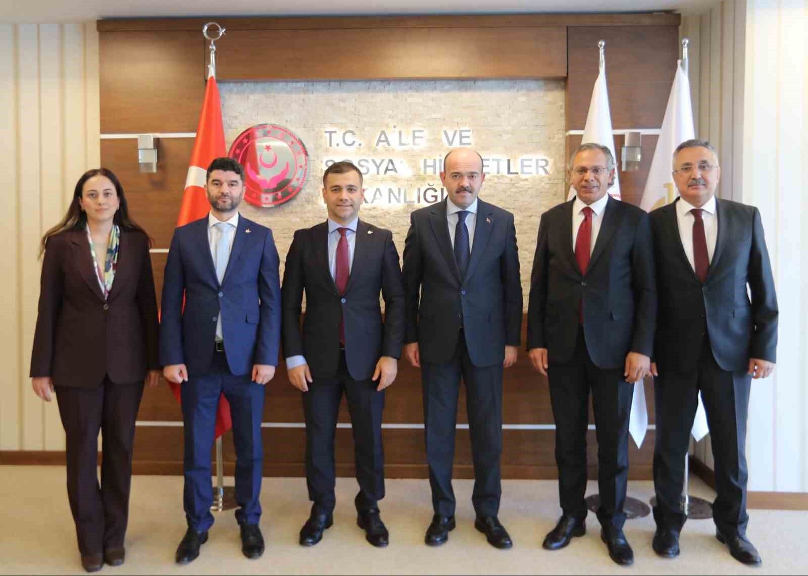 Bakan Göktaş: 'TMTF ile imzaladığımız İş Birliği Protokolü ile toplumumuzu doğrudan ilgilendiren önemli bir adım atıyoruz'