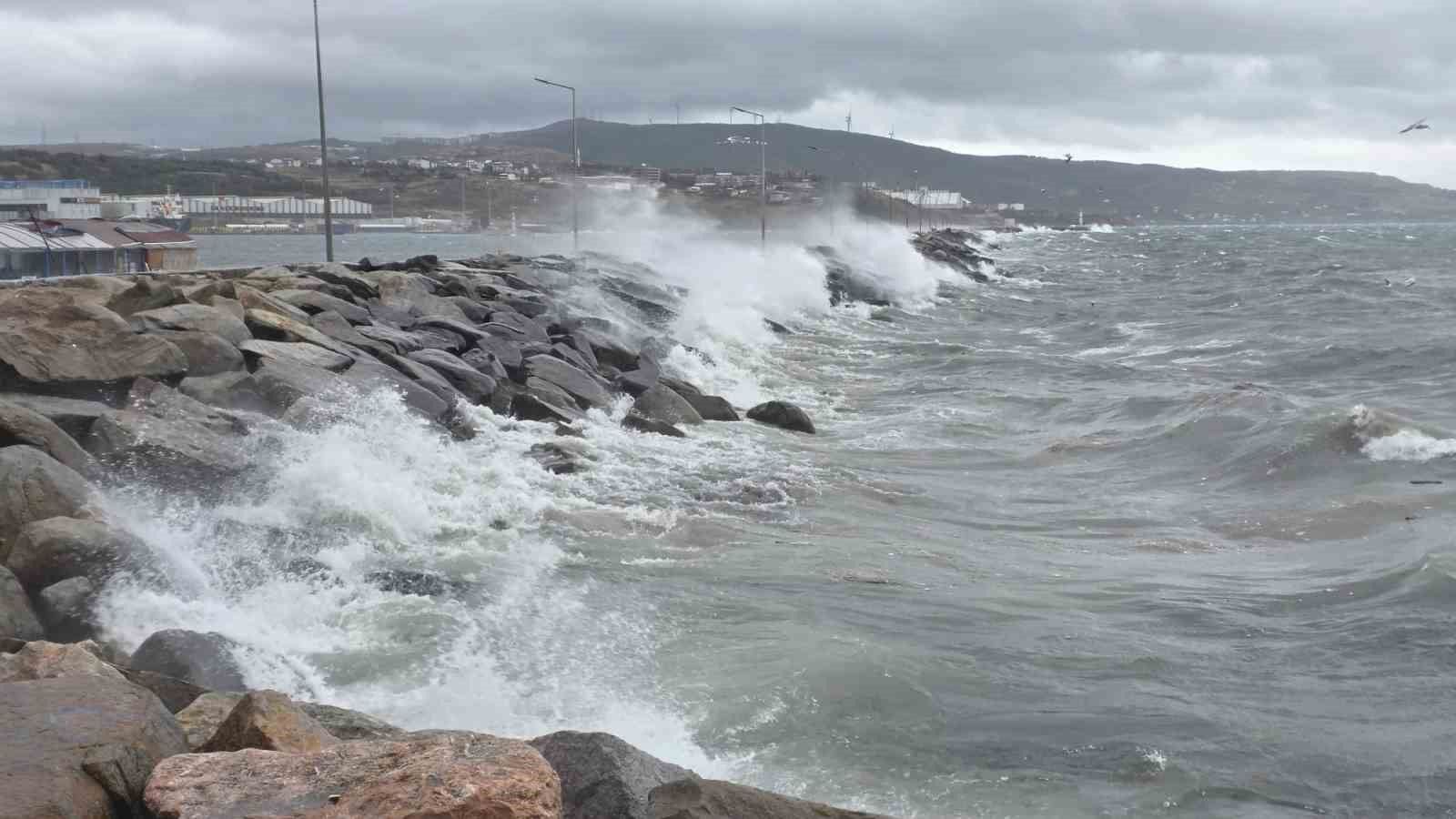 Bandırma'da yağış miktarı 47,8'e ulaştı Erdek ve Gönen'de de etkili oldu