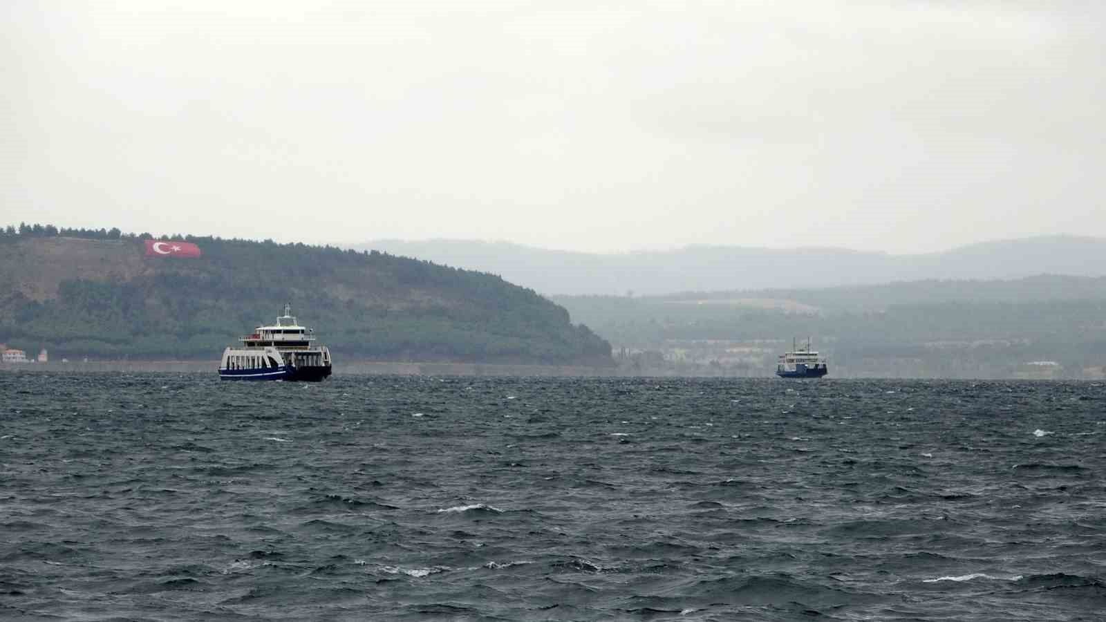 Bozcaada'ya bazı feribot seferleri iptal edildi