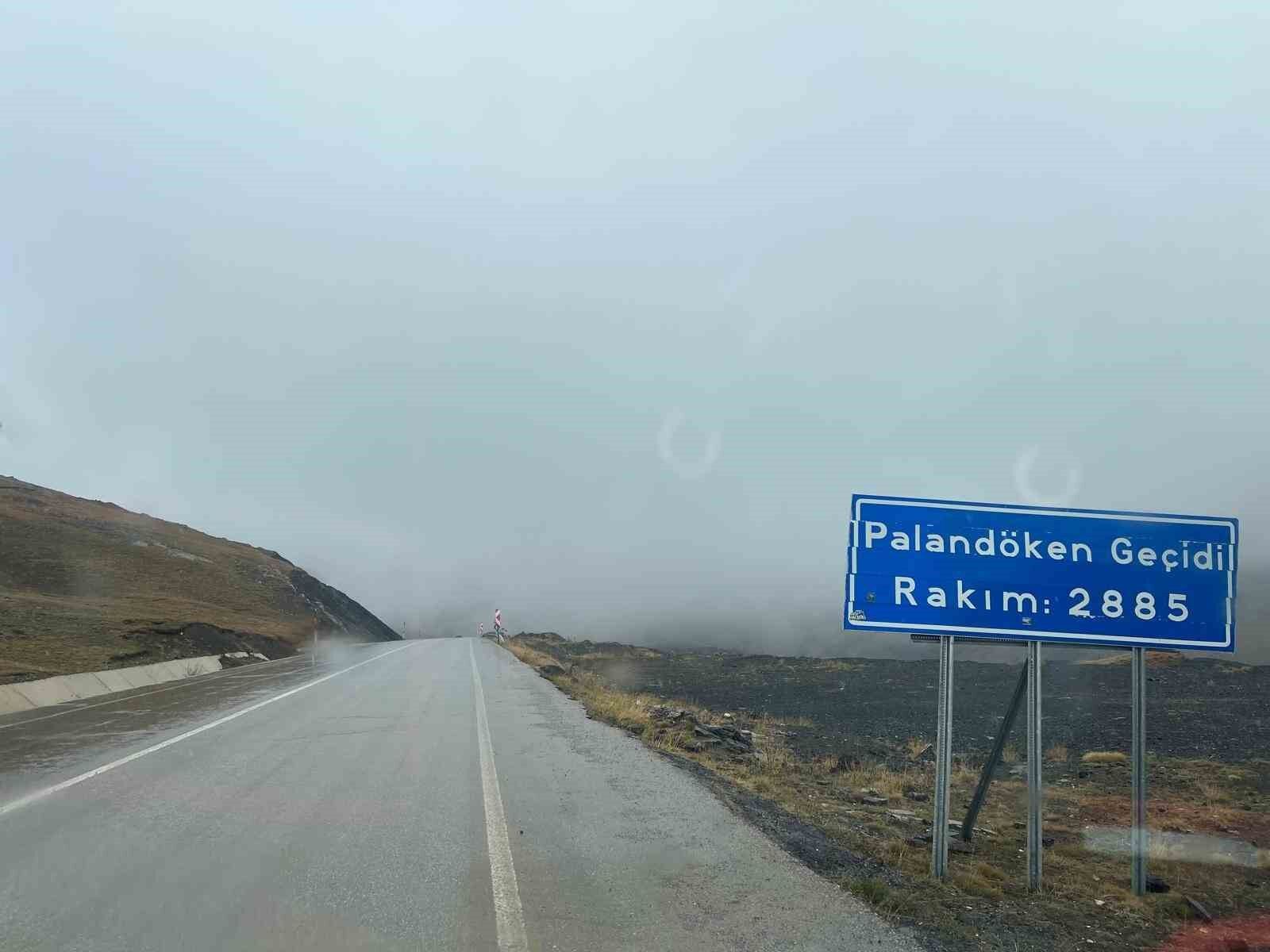 Erzurum'un yüksek kesimlerinde kar yağışı ve yoğun sis etkili oluyor