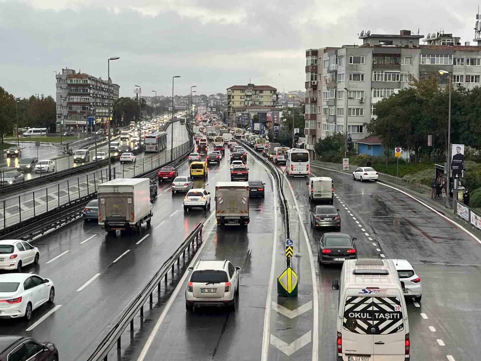 İstanbul'da trafik yoğunluğu yüzde 89'a ulaştı
