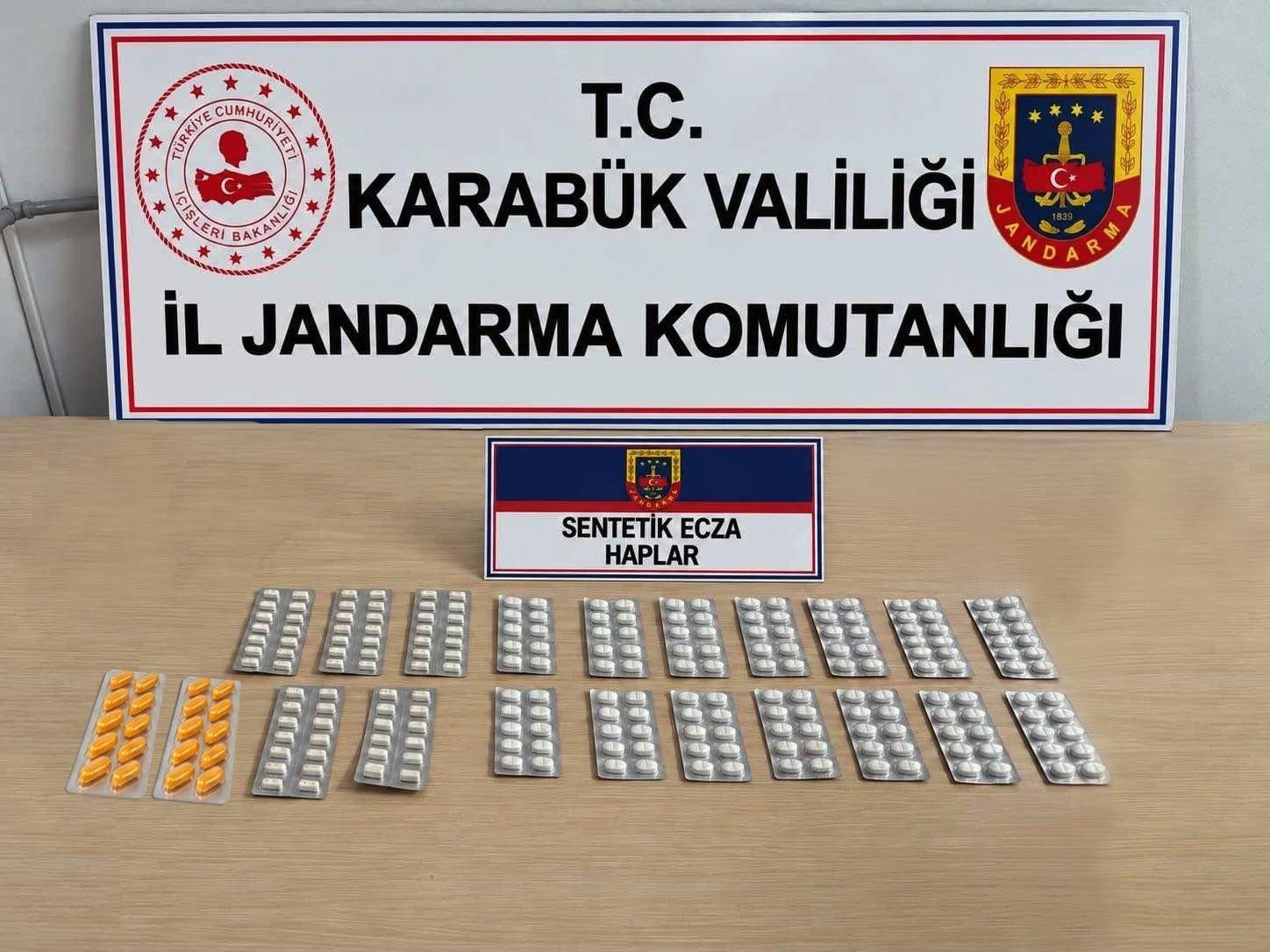 Karabük'te 230 sentetik ecza hapı ele geçirildi