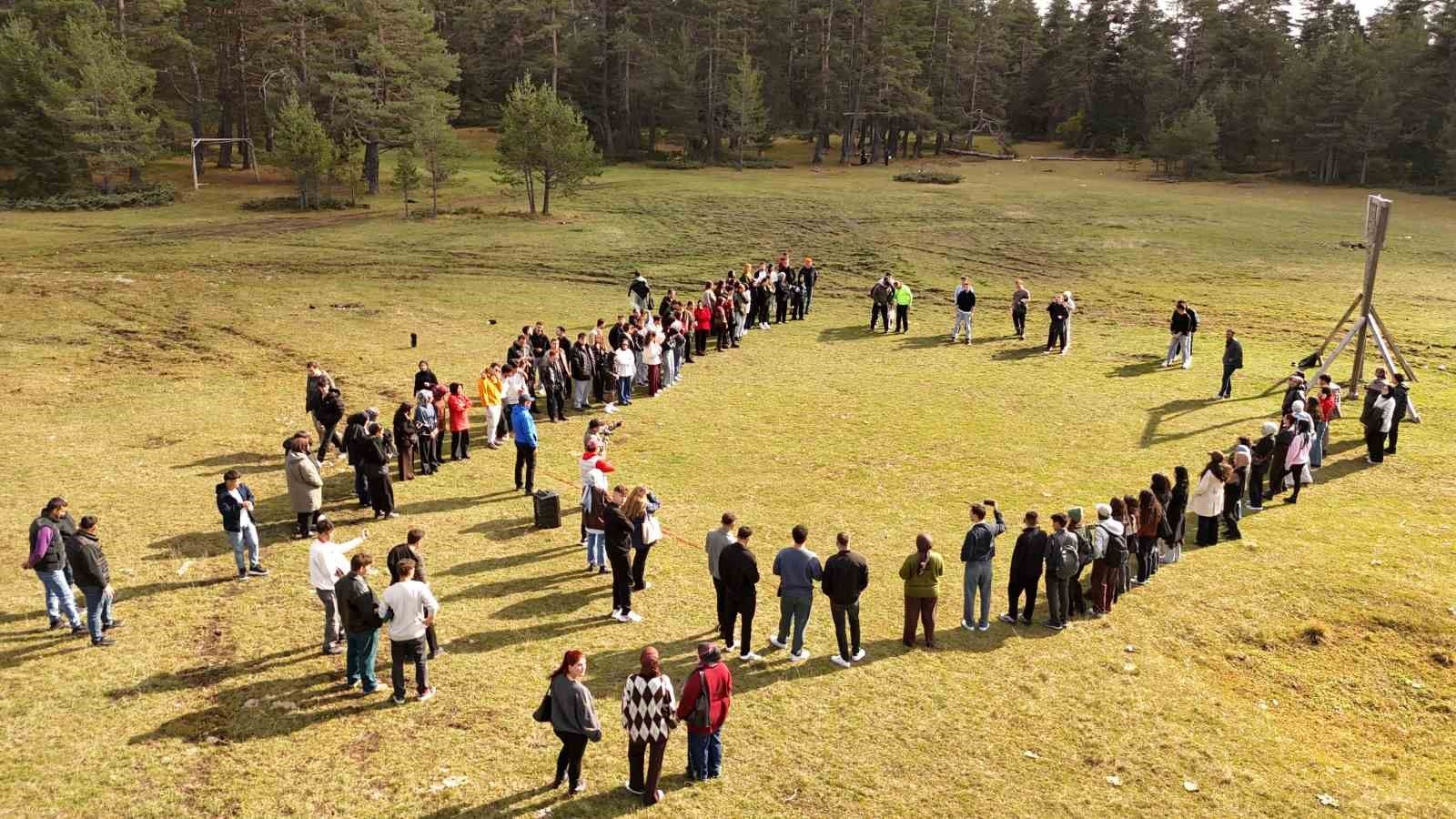 Kastamonu'da Cumhuriyet'in 103. yılına özel 103 meyve çekirdeği doğayla buluşturuldu
