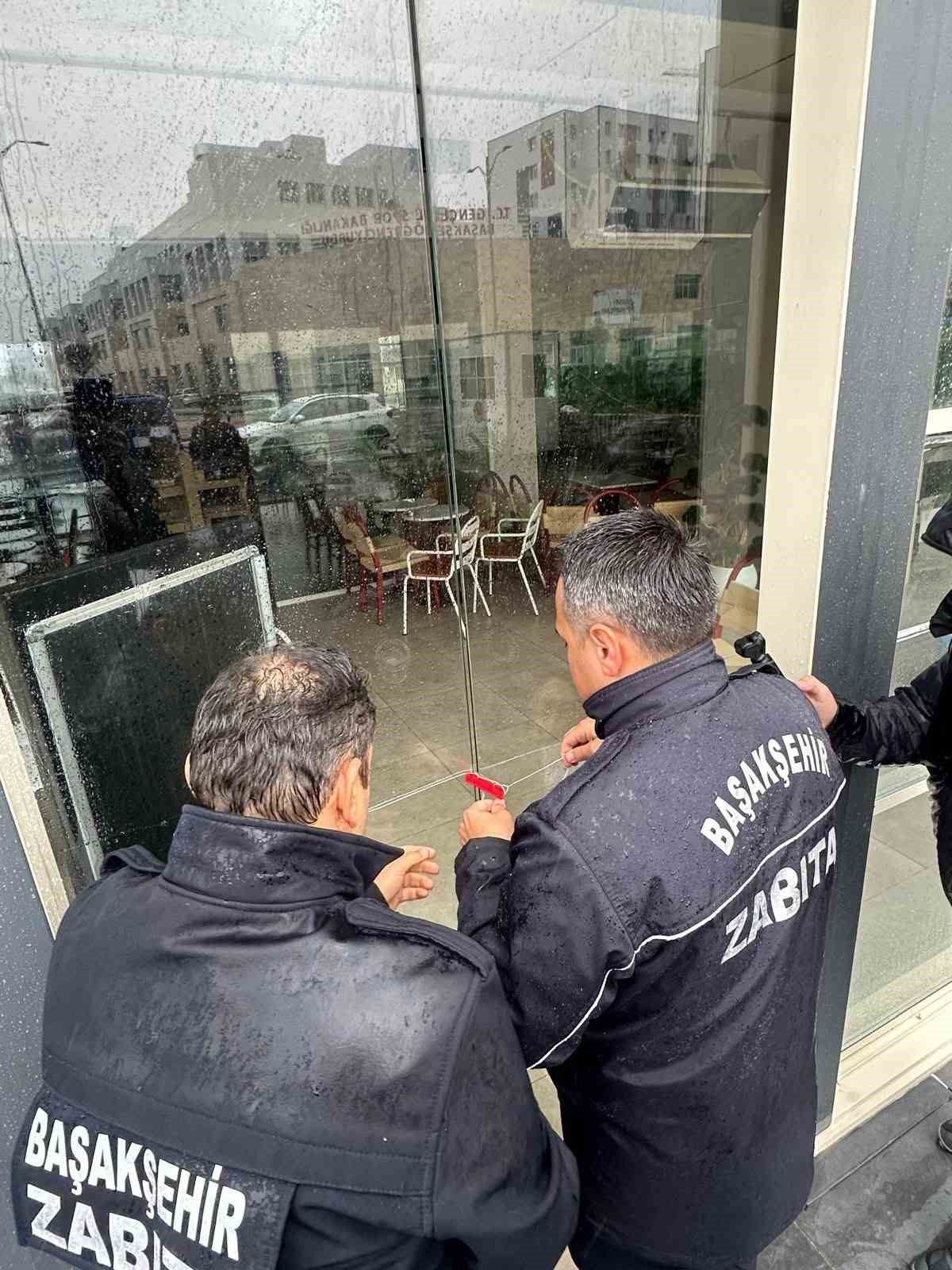 'Kız öğrenci yurdu karşındayız' diye reklam yapan kafe mühürlendi