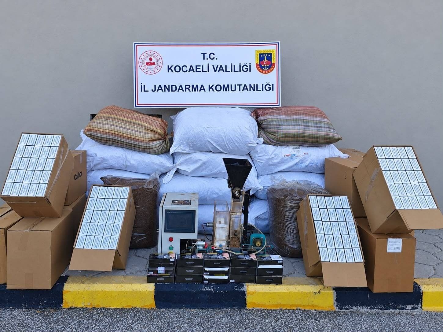 Kocaeli'de 1 milyon TL değerinde kaçak tütün ele geçirildi