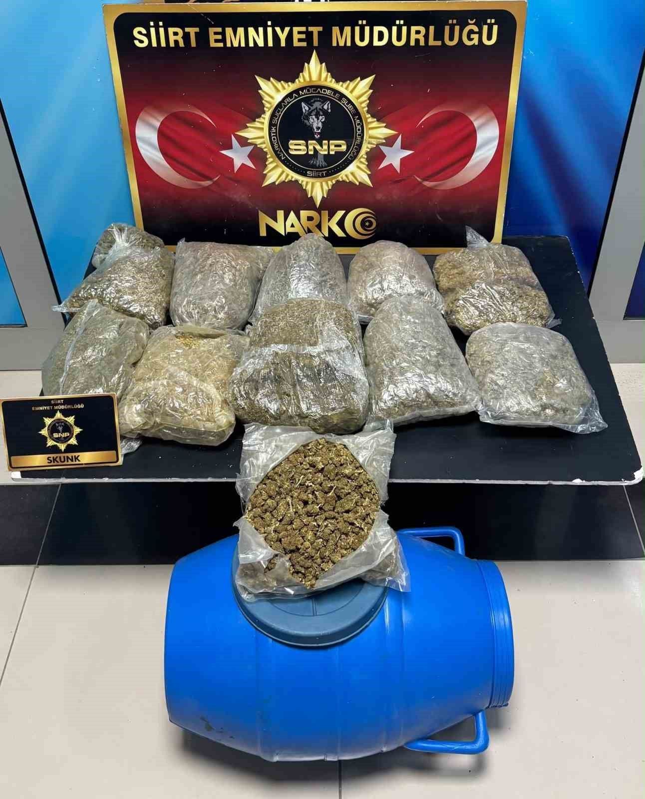 Siirt'te 5 kilo 700 skunk ele geçirildi, 5 kişi gözaltına alındı