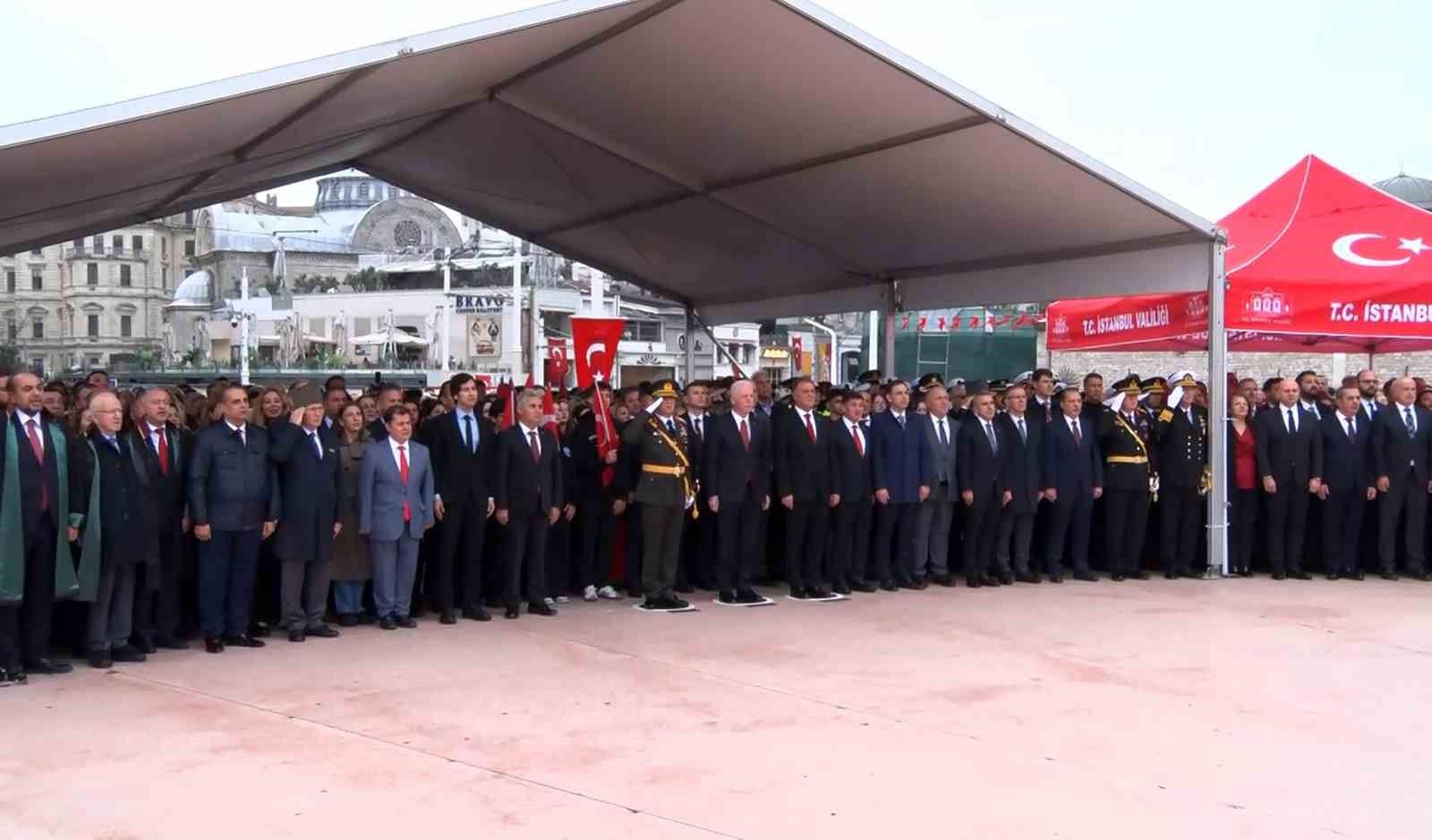 Taksim'de Cumhuriyet Bayramı öncesi tören düzenlendi